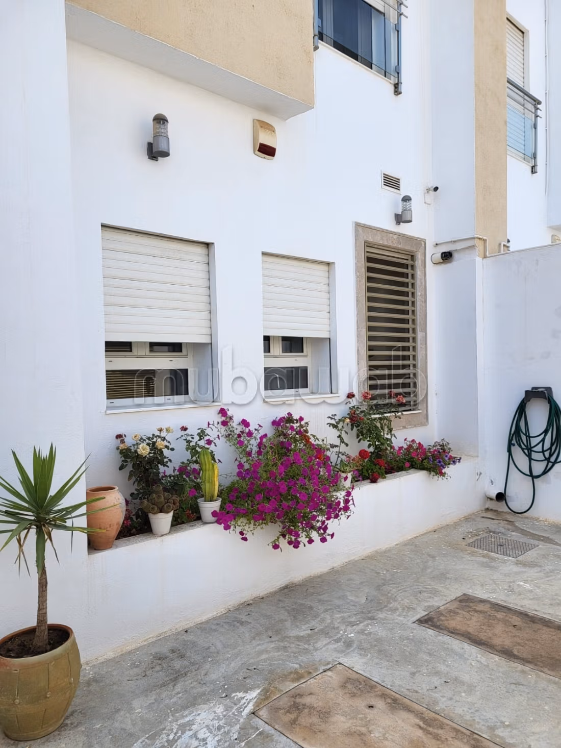Furnished triplex with pool in Gammarth