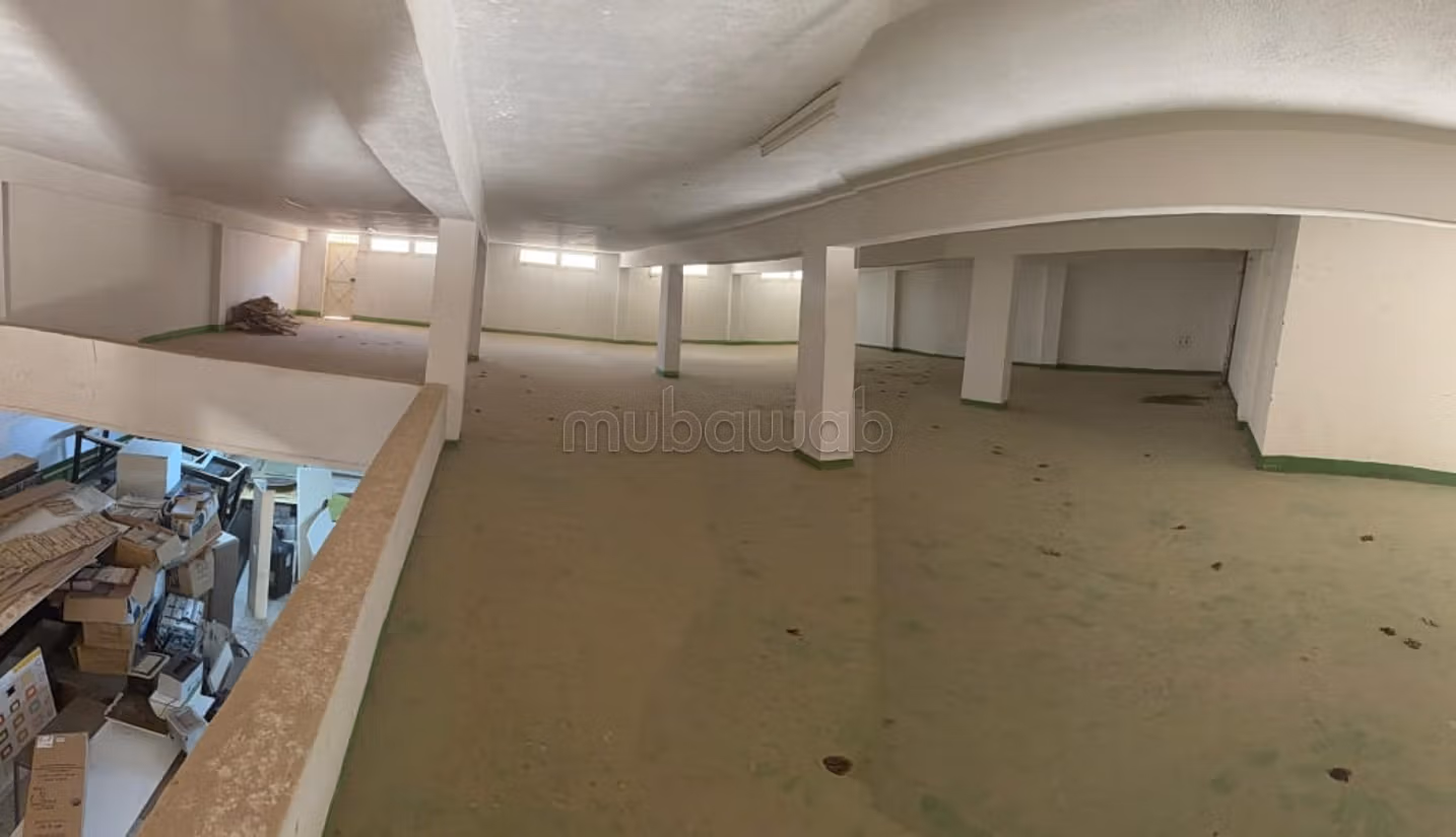 Local commercial à l'achat à Sousse Riadh. Surface de 2300 m²