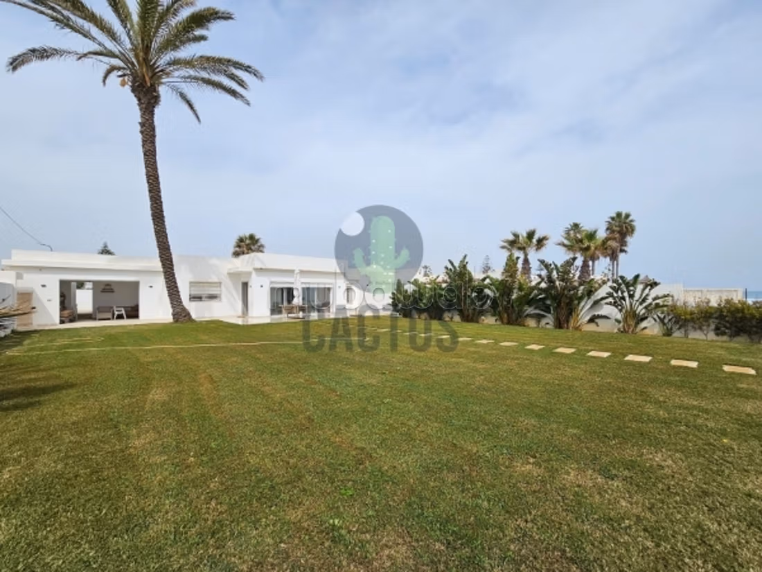 Vacation location Villa S3 feet in the water in Maamoura