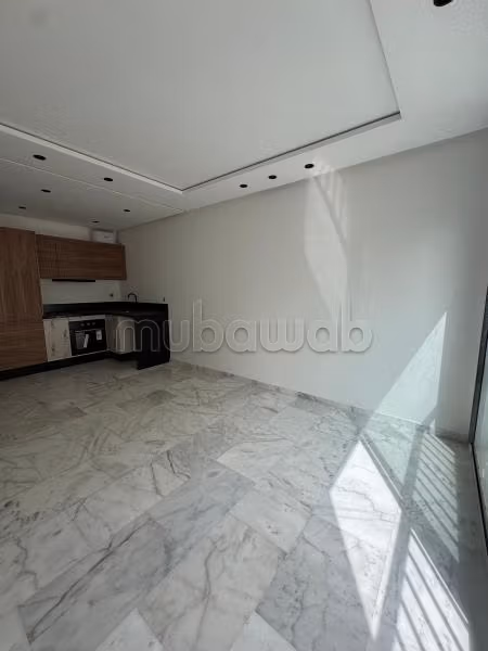 Studio à vendre à Les princesses. 
Surface totale 50 m². 
Porte blindée et parabole