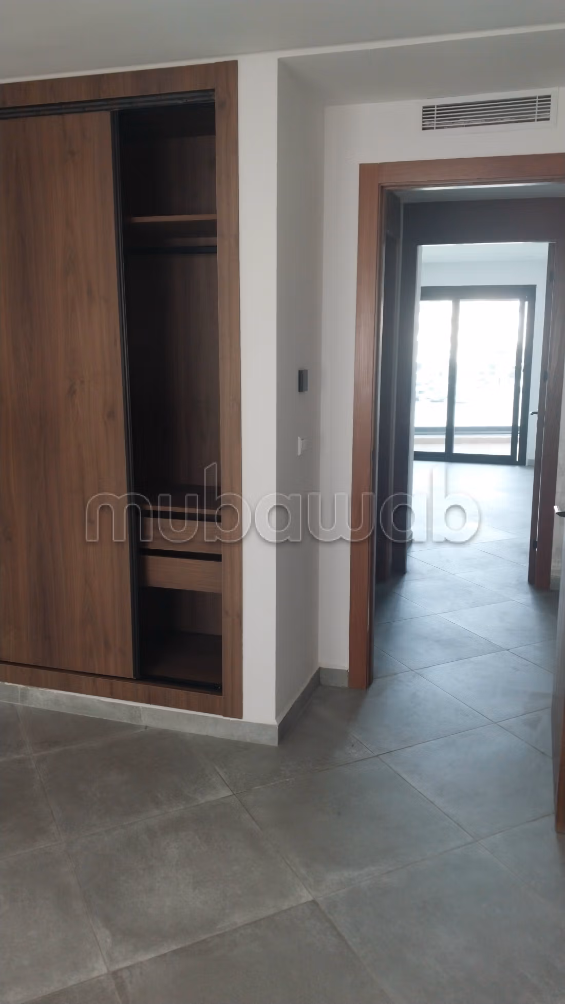 Piso en venta en Al Amal. Área total 149 m². Salón marroquí y antena parabólica