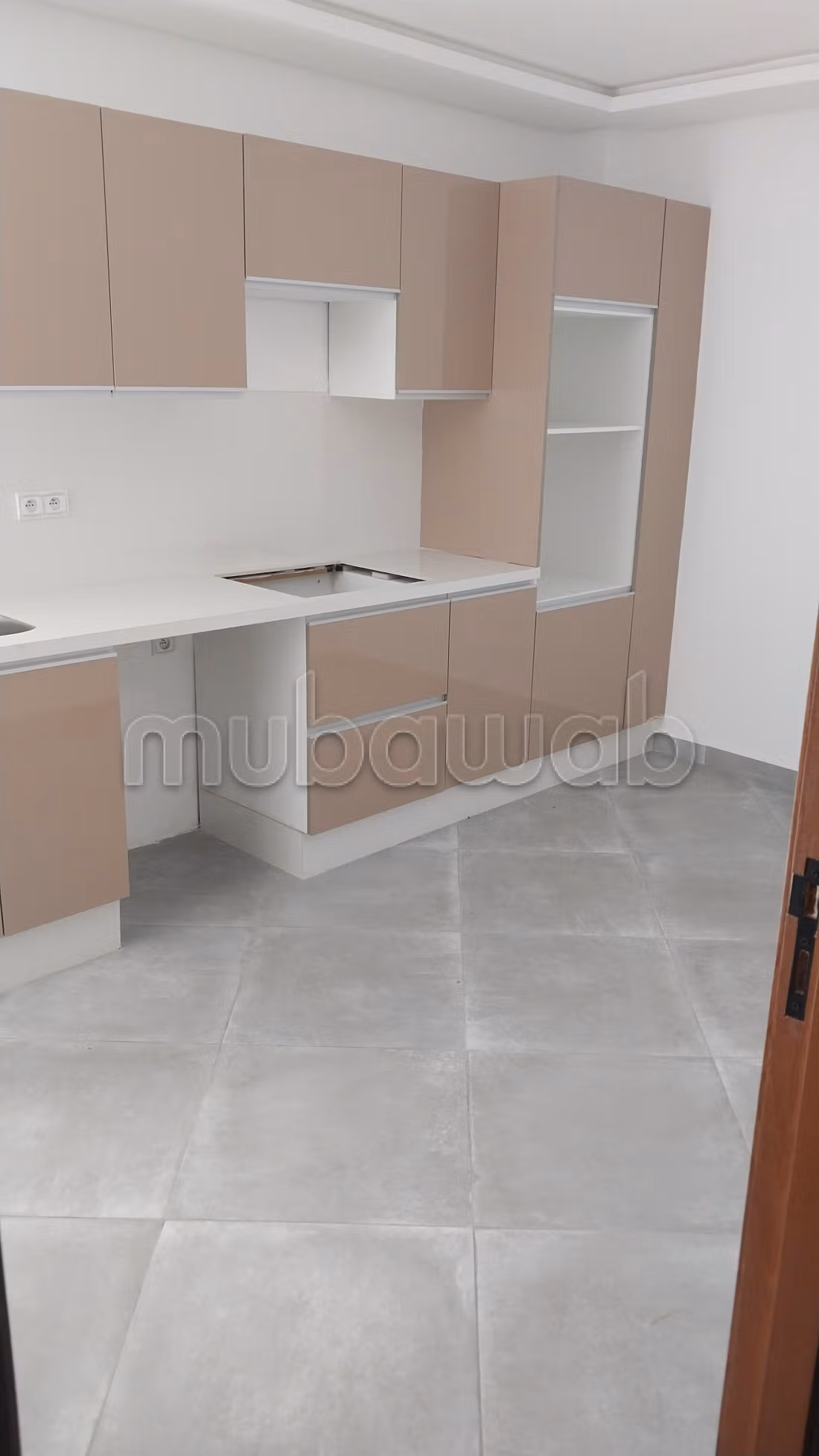Piso en venta en Al Amal. Área total 149 m². Salón marroquí y antena parabólica