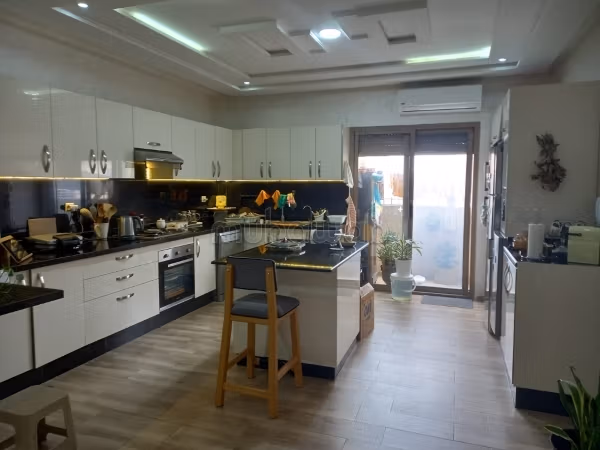 Appartamento moderno ben illuminato