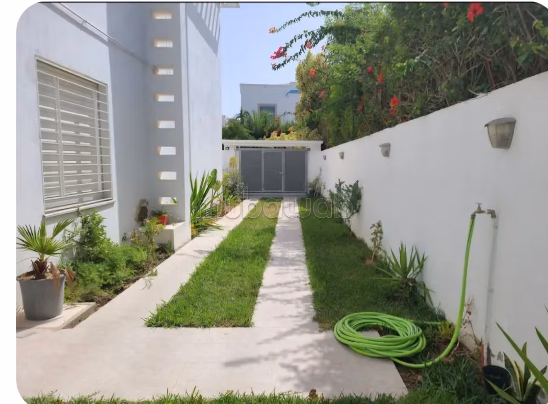 Appartement à louer à Hammamet dans villa. Superficie 200 m². Trés bien meublé