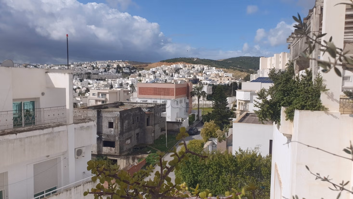 A VENDRE À ENNASR 1 Duplex à fort potentiel