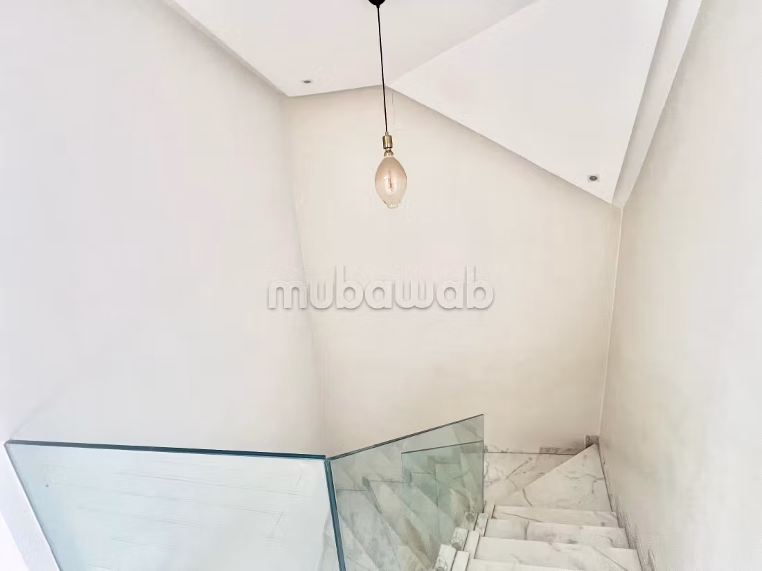 Bonito piso en alquiler en Beauséjour. 2 bonitas habitaciones. Terraza y ascensor