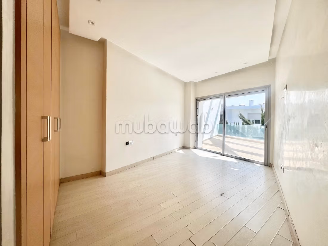 Bonito piso en alquiler en Beauséjour. 2 bonitas habitaciones. Terraza y ascensor