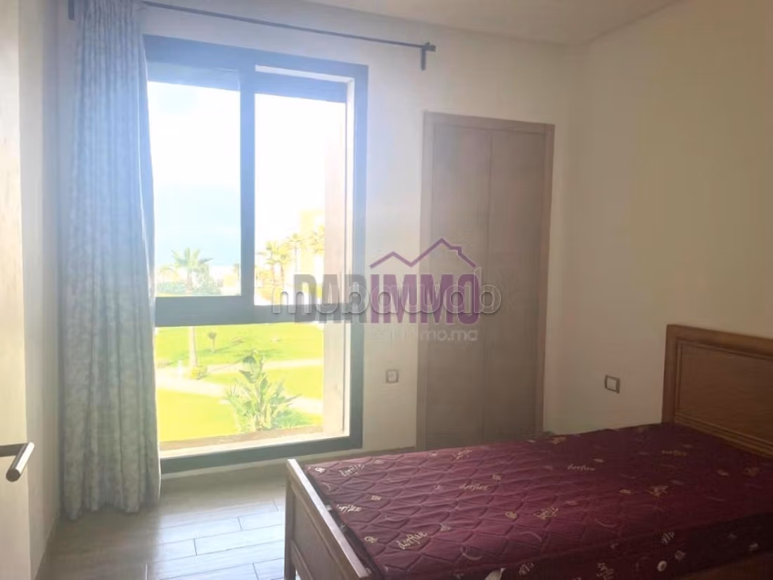 Bel appartamento arredato con vista sulla piscina