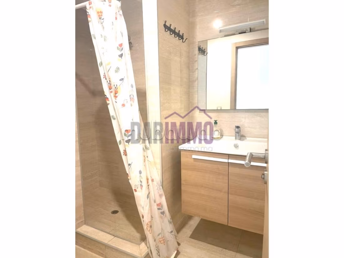 Bel appartamento arredato con vista sulla piscina