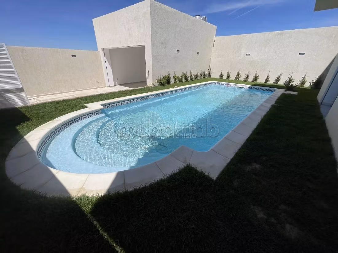 For Sale - Villa with Pool in Kalâa Kebira