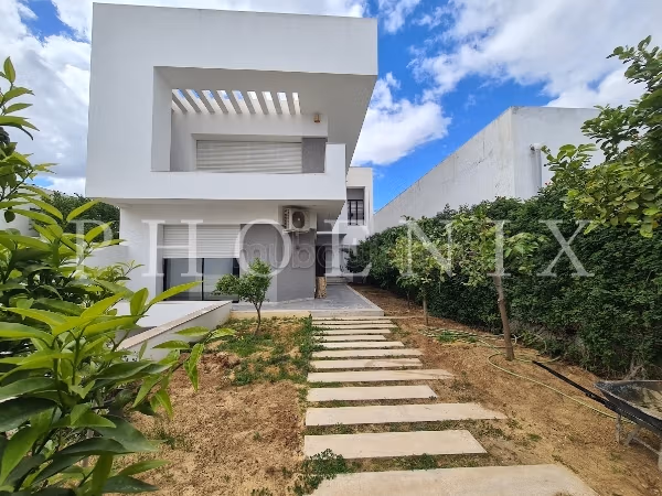 Duplex S6 con giardino ad Ain Zaghouan Sud