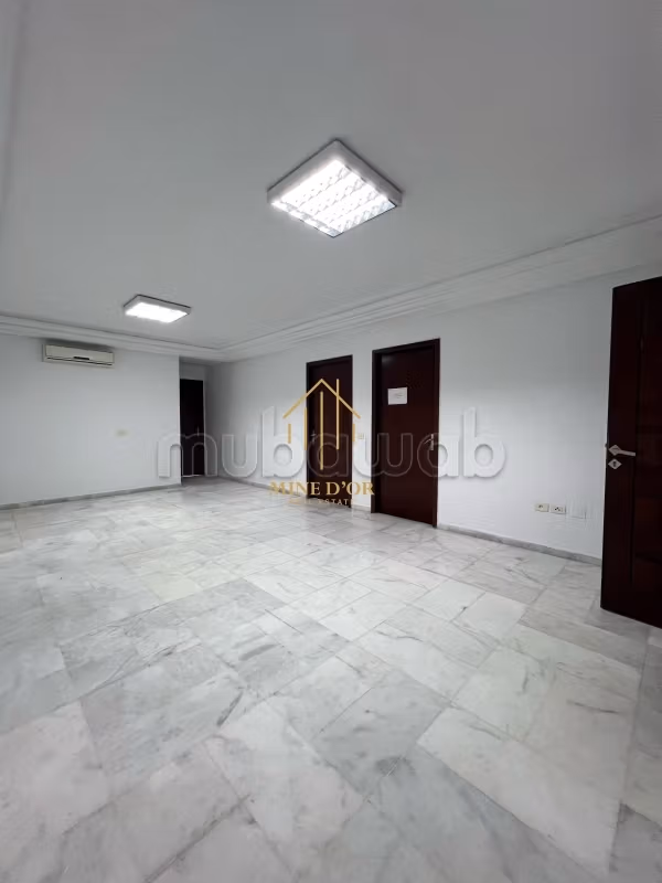 Location bureau 172m² à Montplaisir