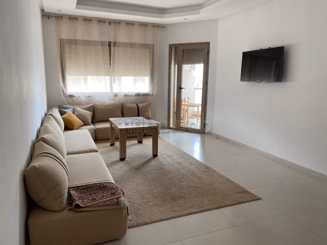Superbe appartement à louer à Anza. 3 pièces confortables. Système de parabole et salon marocain