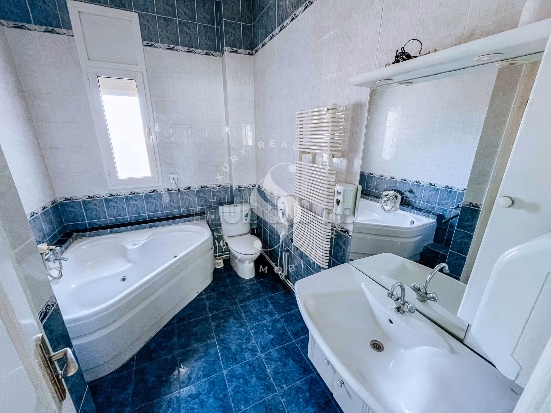 À louer un Duplex avec jardin commun au lac1