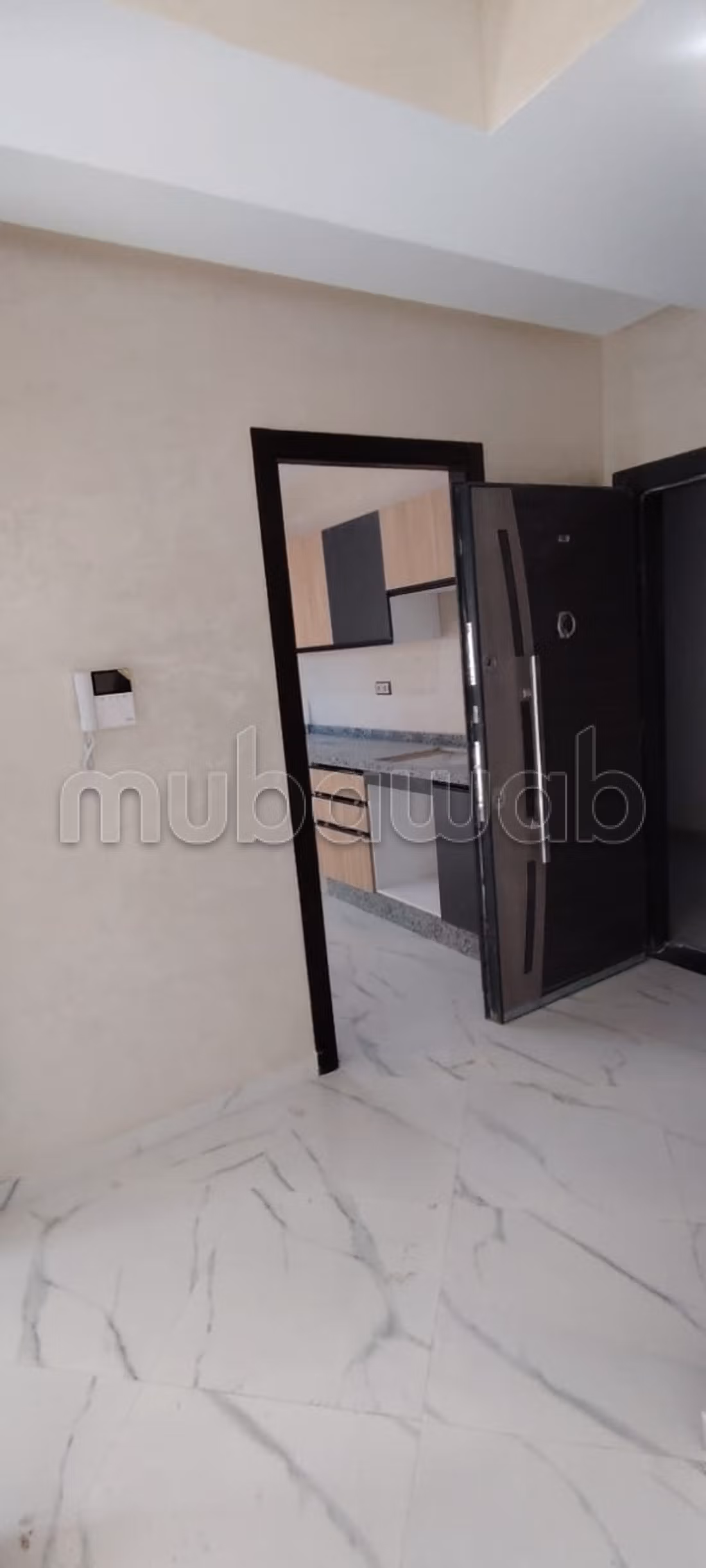 Bel appartement à vendre à Aharrarine. 
Surface totale 76 m². 
Prix Avec le bénéfice d'une aide au logement
