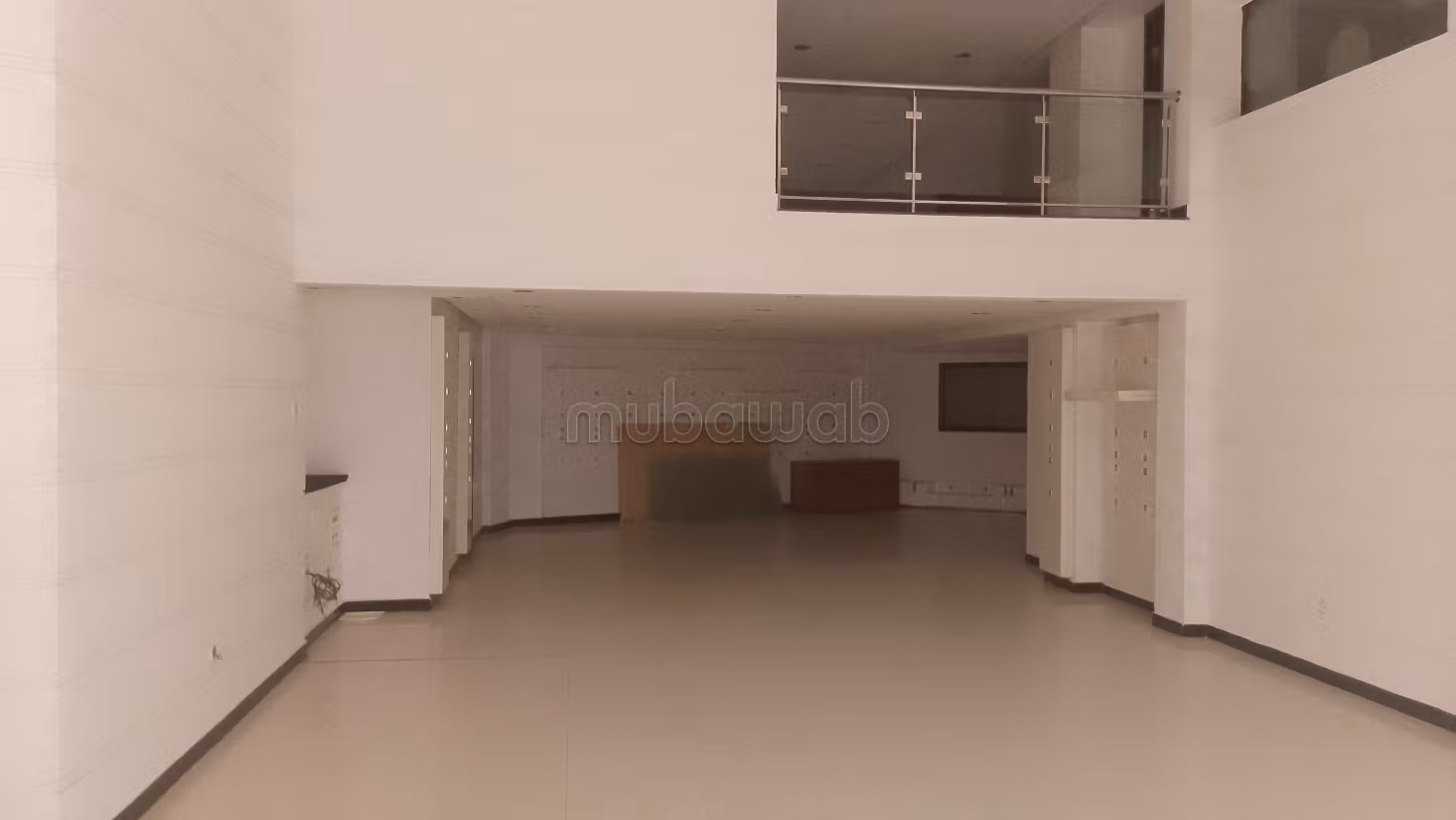 Local commercial en location à Racine. Superficie 320 m². Concierge et climatisation