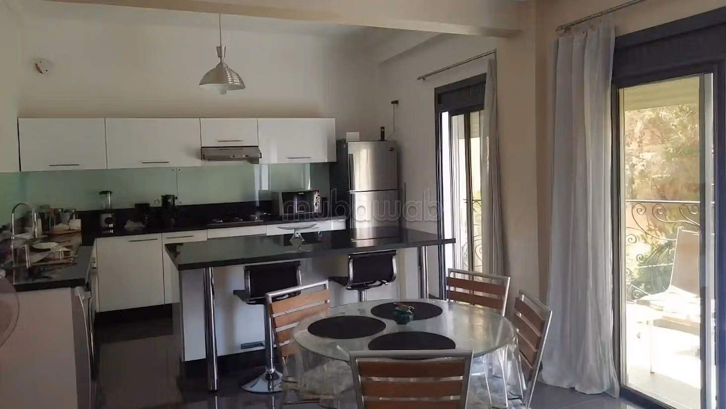 Appartement de 3 chambres semi meublé sur gueliz