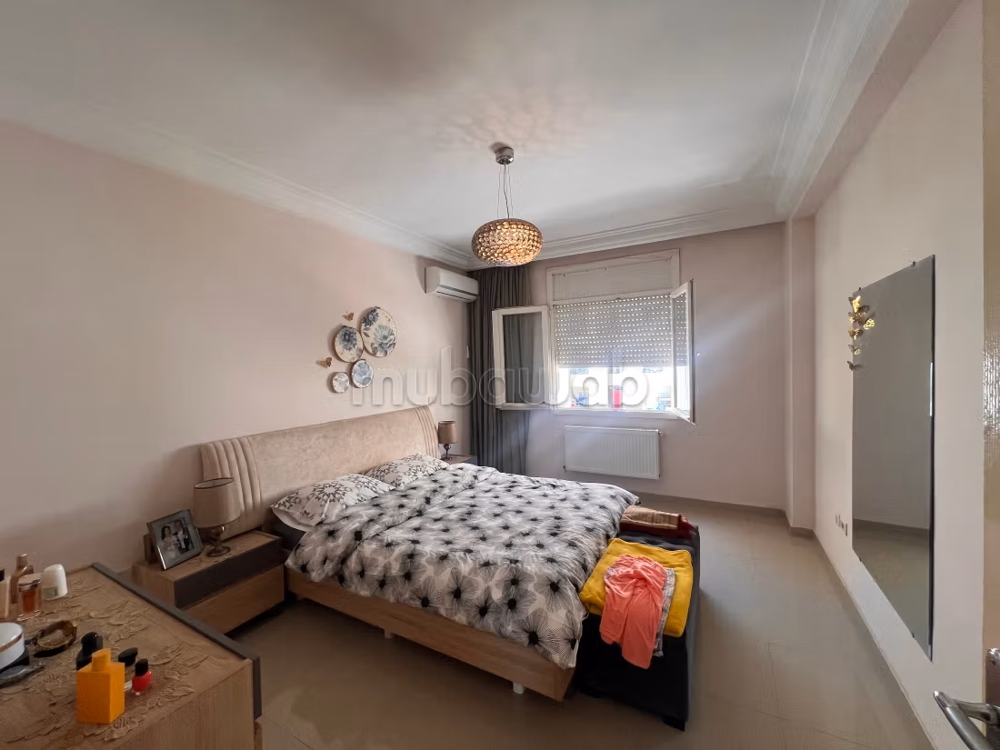 Vente d'un bel appartement à Ain Zaghouan. Surface totale 147 m². Porte sécurisée et chauffage central