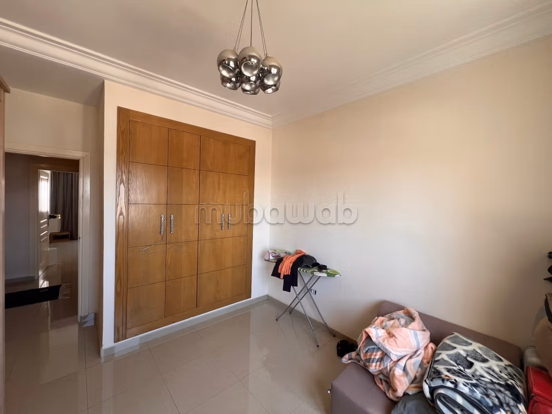 Vente d'un bel appartement à Ain Zaghouan. Surface totale 147 m². Porte sécurisée et chauffage central