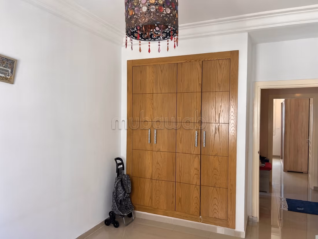 Vente d'un bel appartement à Ain Zaghouan. Surface totale 147 m². Porte sécurisée et chauffage central