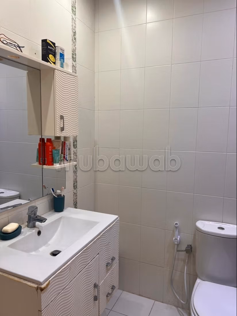 Vente d'un bel appartement à Ain Zaghouan. Surface totale 147 m². Porte sécurisée et chauffage central
