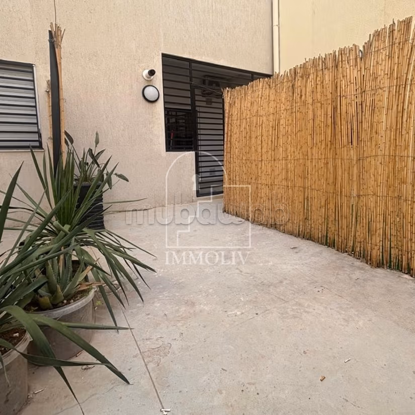Affitta il tuo appartamento a Aouina. 1 camera. Posto auto e terrazzo