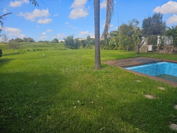 فيلا CG مع مسبح وإطلالة على ملعب الجولف للإيجار في مدينة فيرت