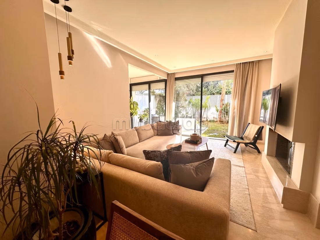 Trés bel appartement vide avec jardin à louer