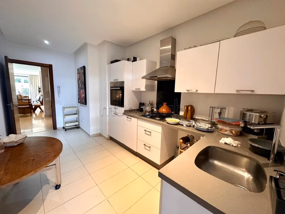 Trés bel appartement vide avec jardin à louer