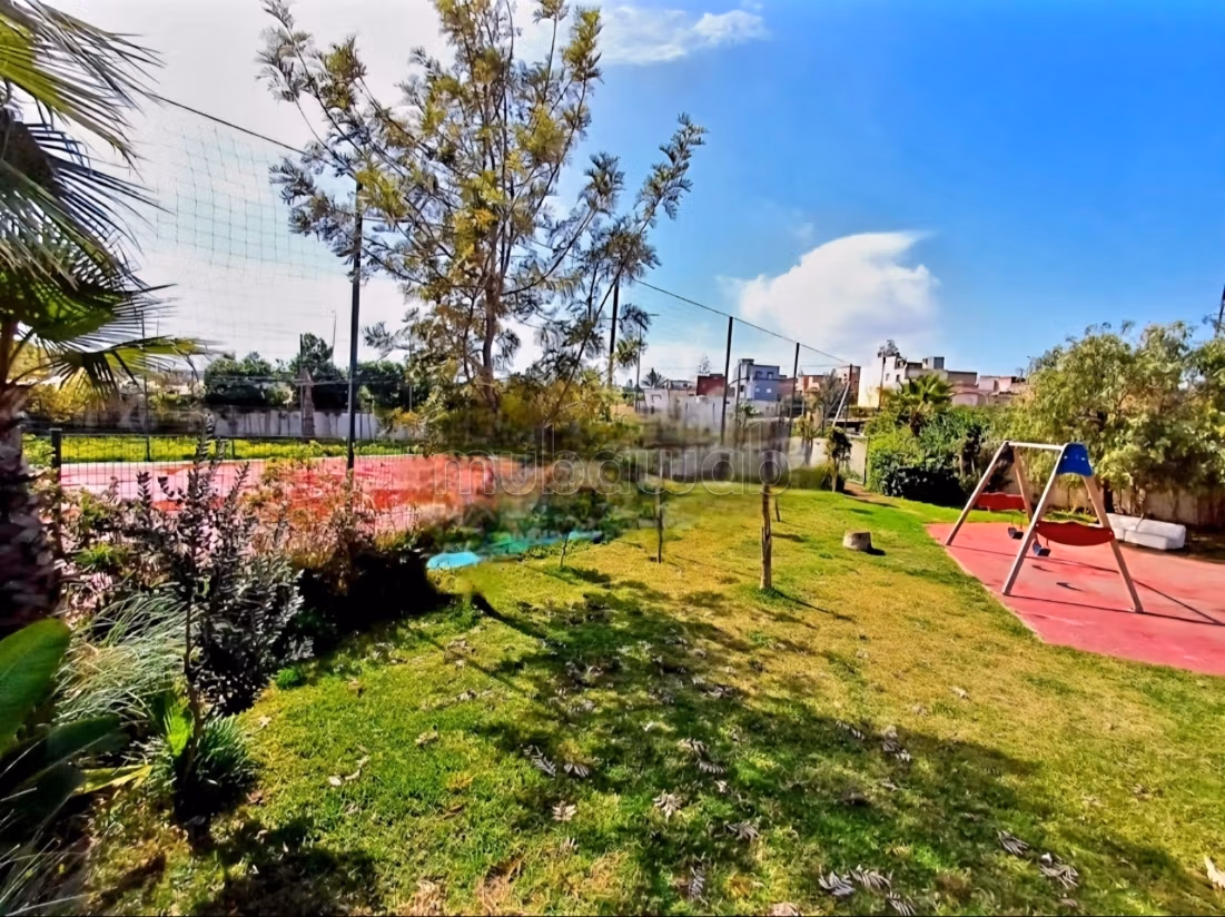 Trés bel appartement vide avec jardin à louer