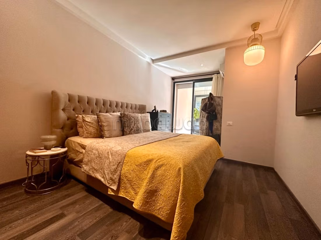 Trés bel appartement vide avec jardin à louer