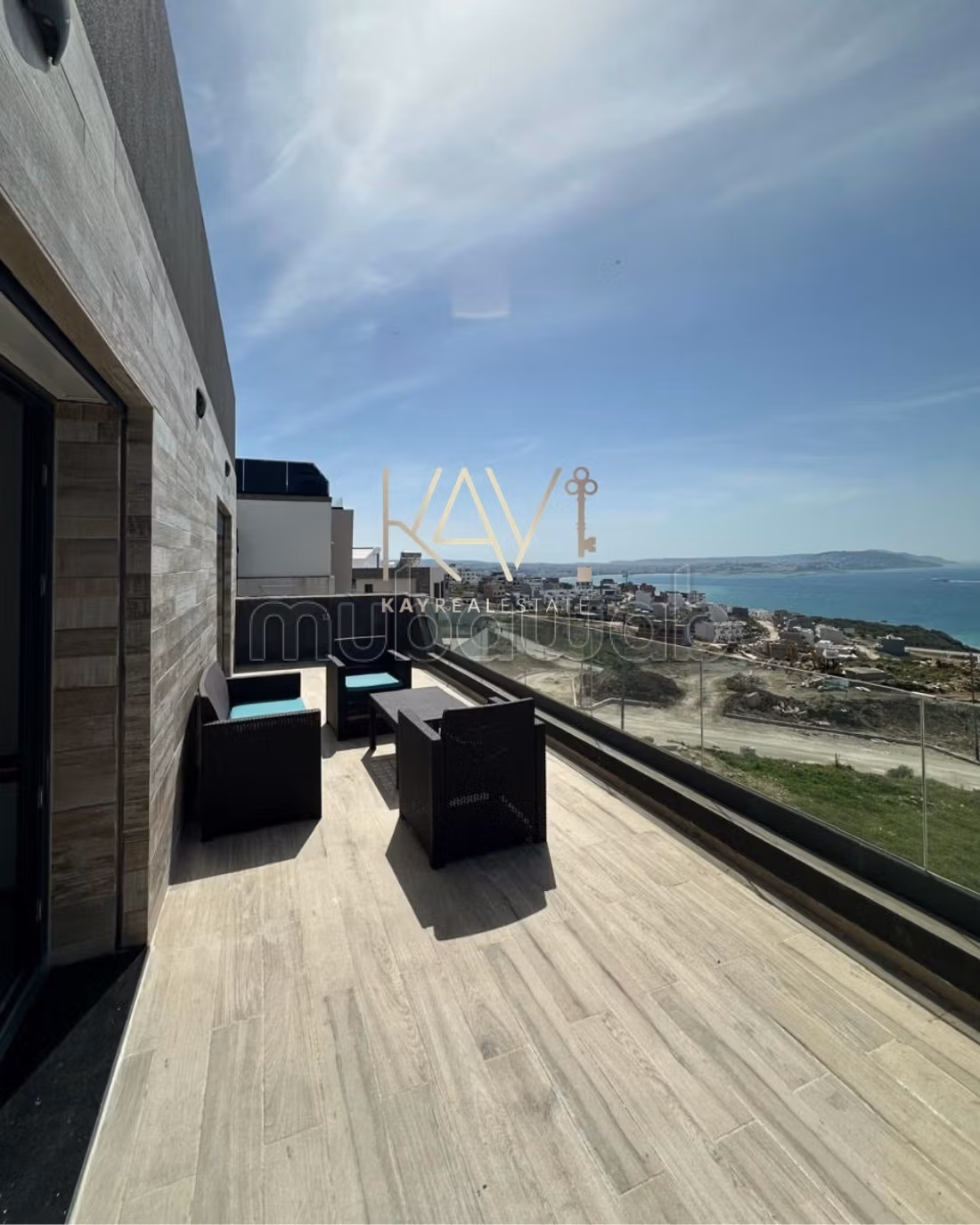 À VENDRE OU À LOUER – Magnifique villa vue mer panoramique à Mnar