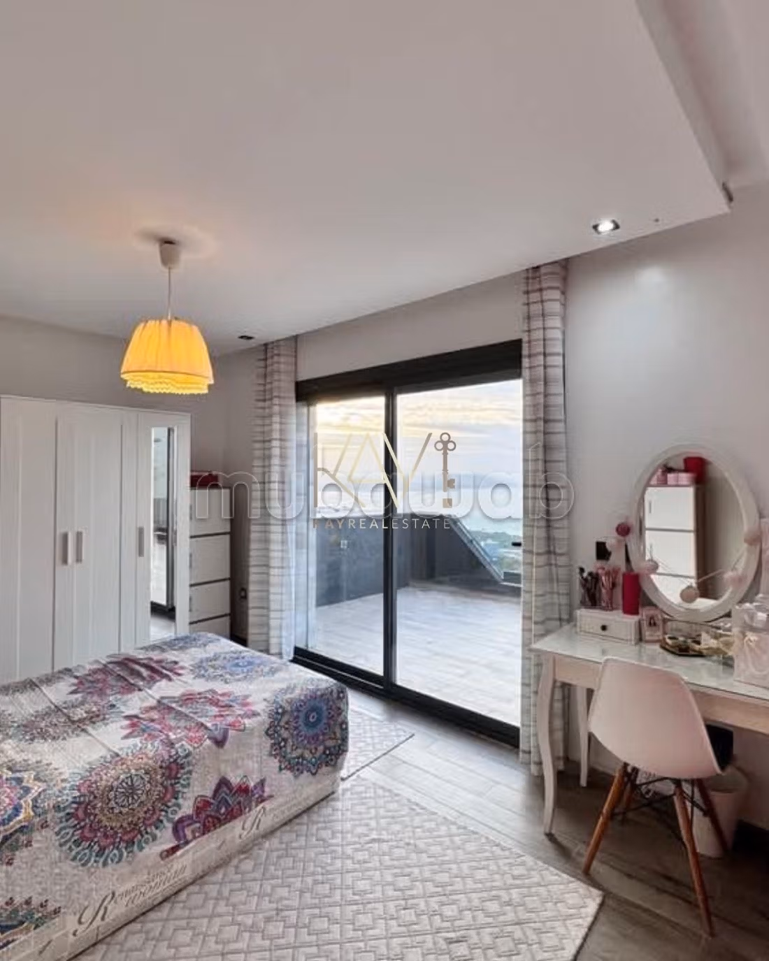 À VENDRE OU À LOUER – Magnifique villa vue mer panoramique à Mnar