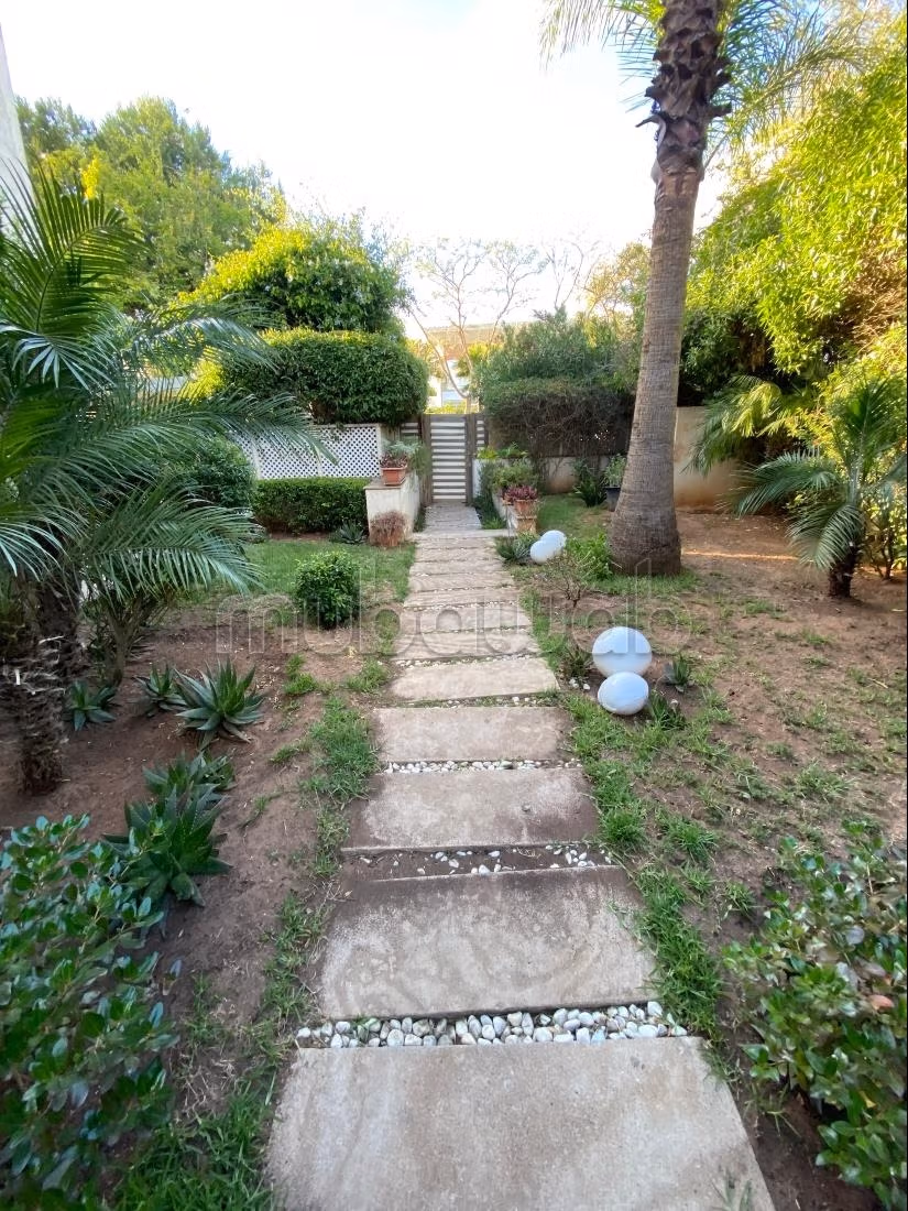 Superbe villa à vendre à Green Town – Front Golf