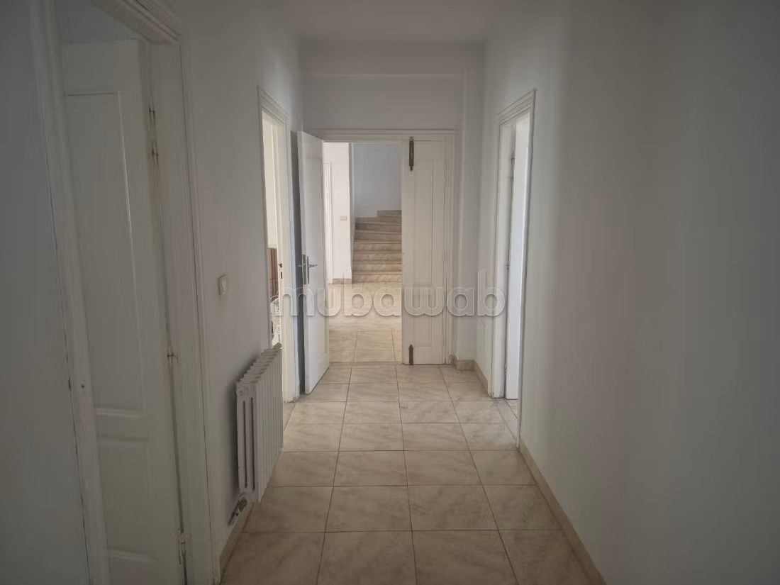 In vendita villa con 2 appartamenti a El Menzah 9b