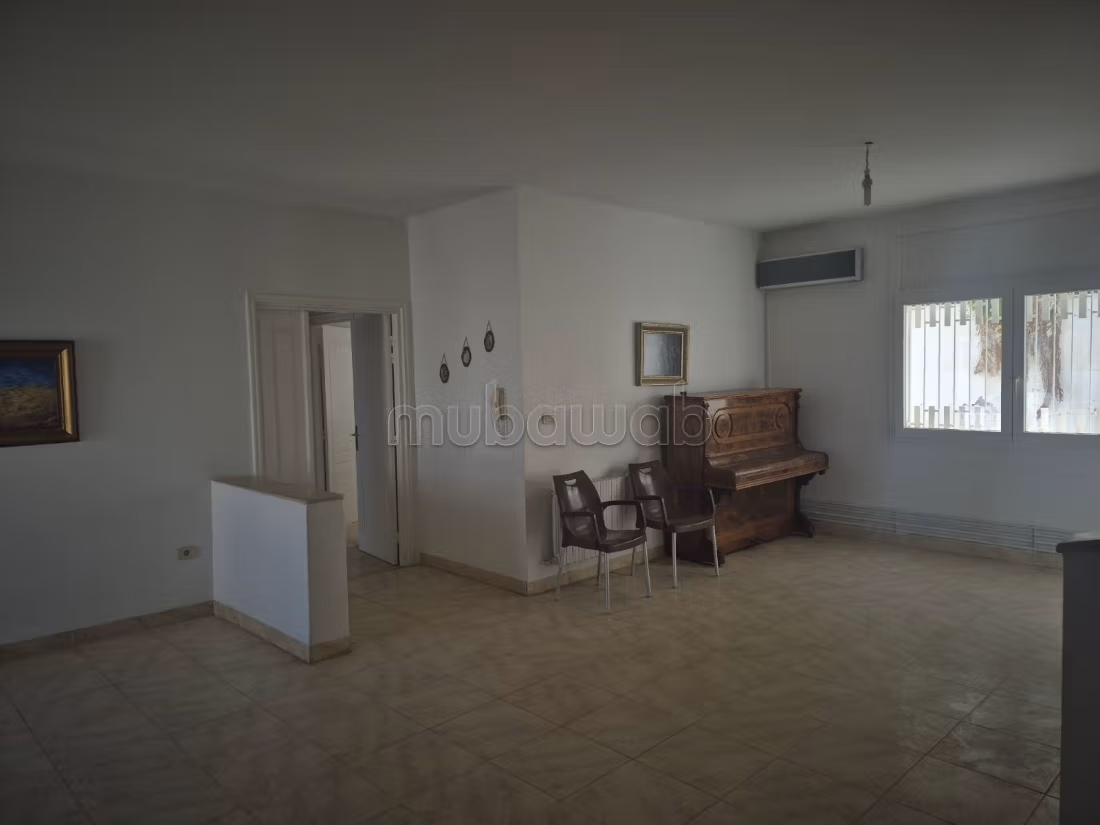 In vendita villa con 2 appartamenti a El Menzah 9b