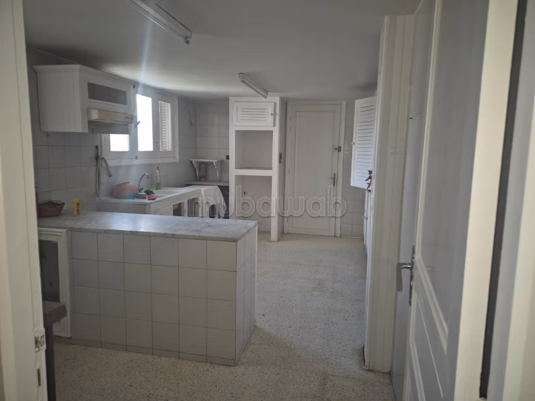 In vendita villa con 2 appartamenti a El Menzah 9b