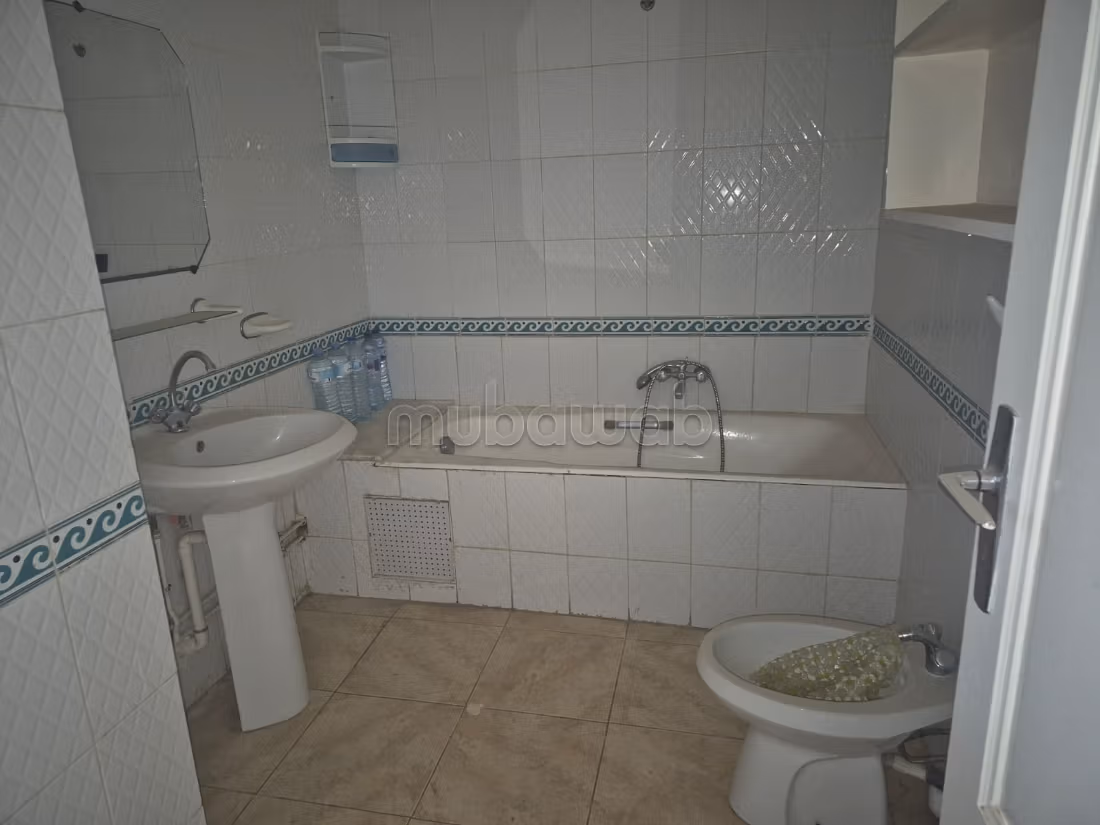 In vendita villa con 2 appartamenti a El Menzah 9b