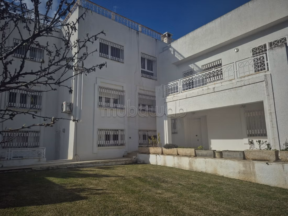 In vendita villa con 2 appartamenti a El Menzah 9b