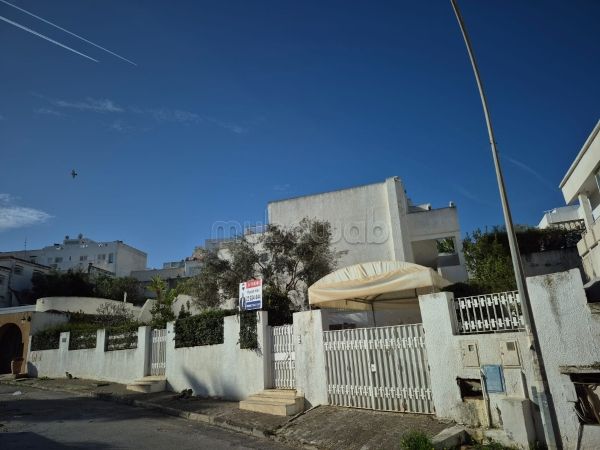 A vendre villa 2 appartements à el menzah 9b