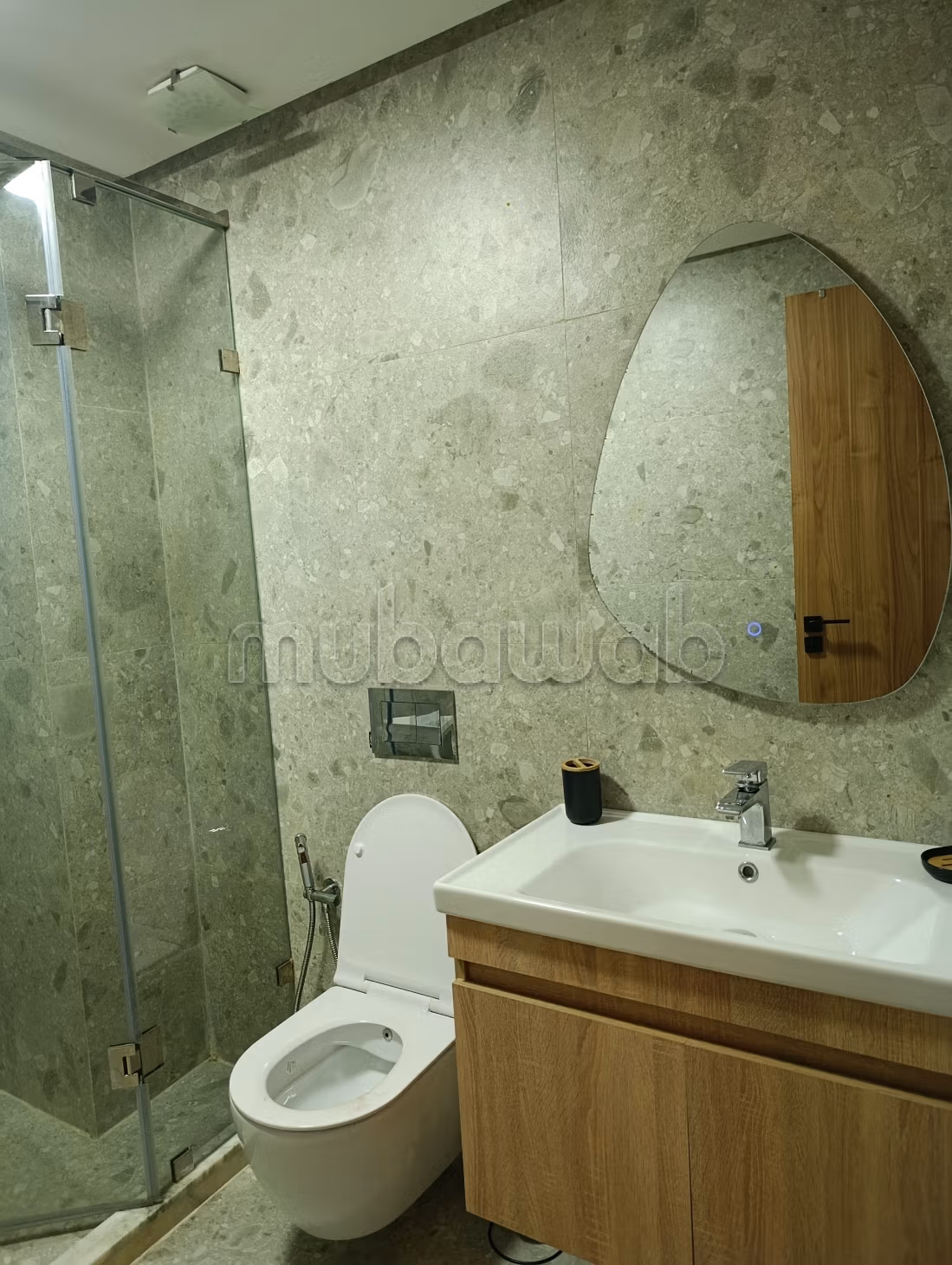 Appartement à louer à Ferme Bretonne Hay Arraha. 
Surface totale 90 m². 
Meublé