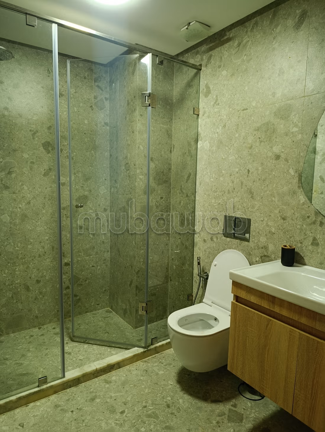 Appartement à louer à Ferme Bretonne Hay Arraha. 
Surface totale 90 m². 
Meublé