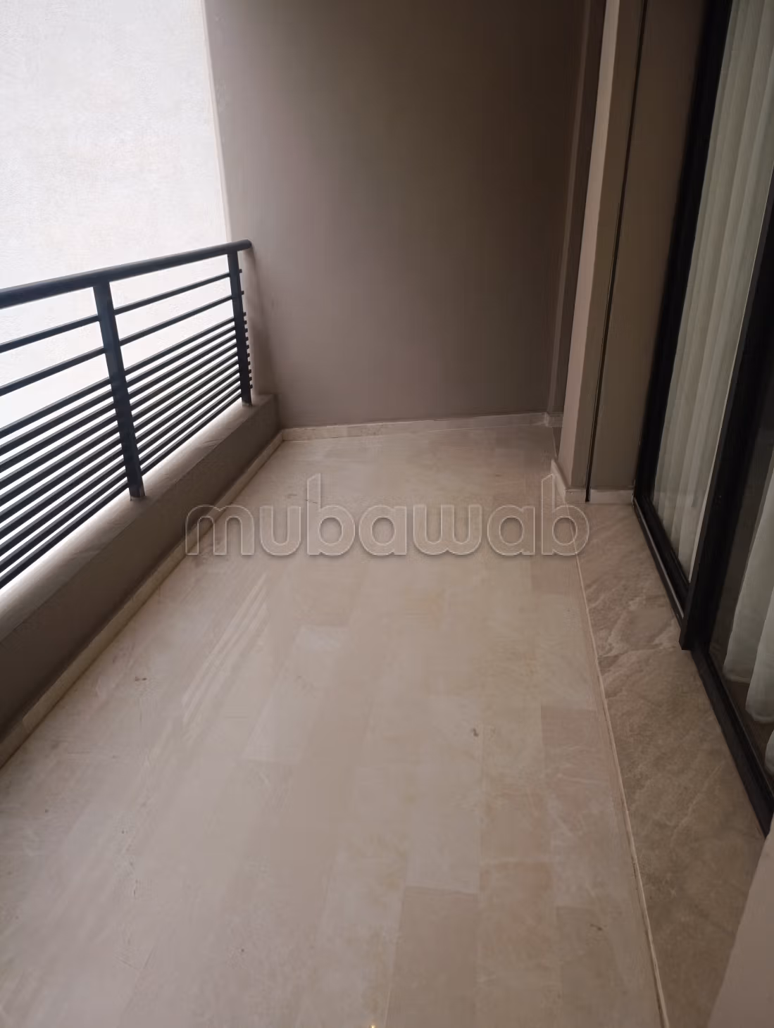 Appartement à louer à Ferme Bretonne Hay Arraha. 
Surface totale 90 m². 
Meublé