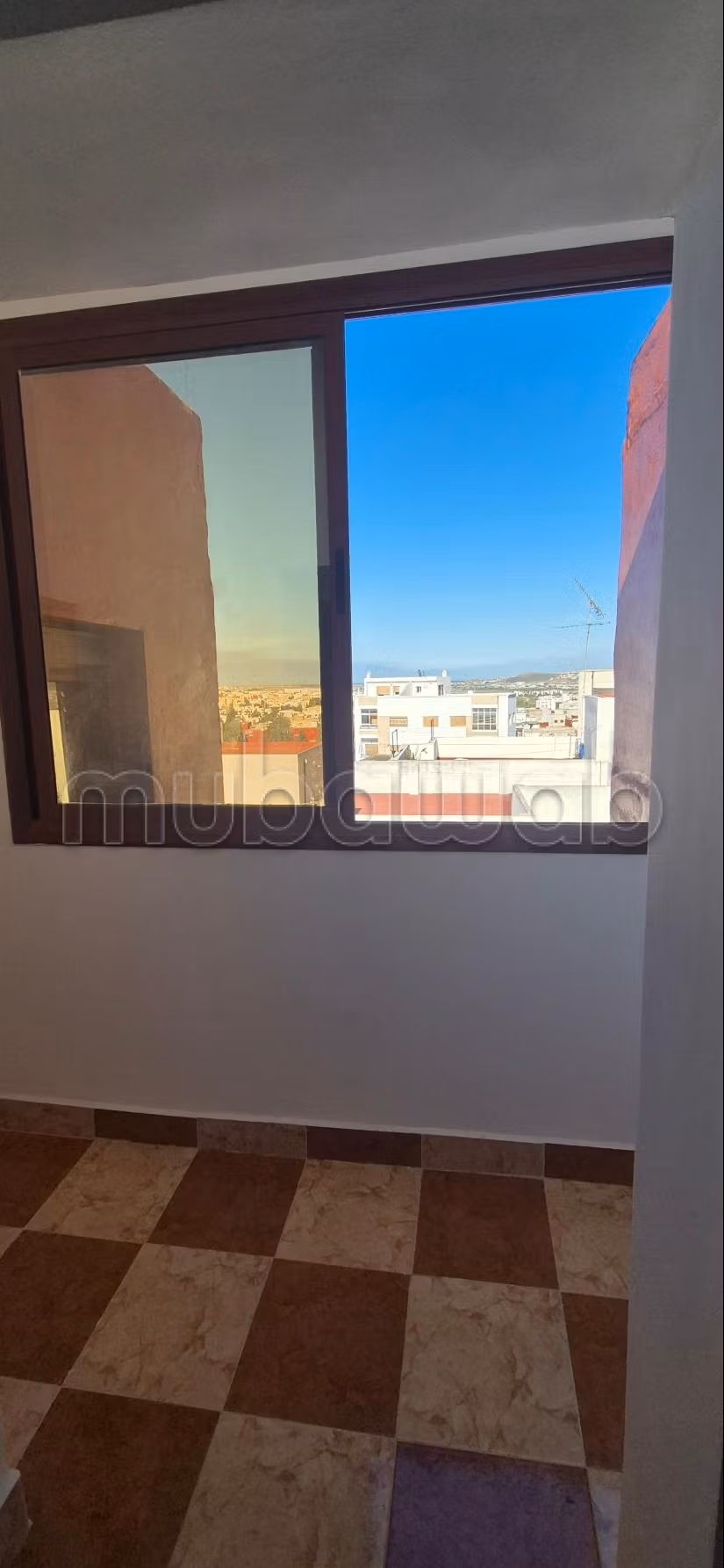 Piso DE 104m² en la RUE AL MJAD / Av. TARGUIST en Tetouan, cerca de la mezquita nueva y al unos paso de Av al MASSIRA Y muy cerca del ROMPOUAN DE ESSO