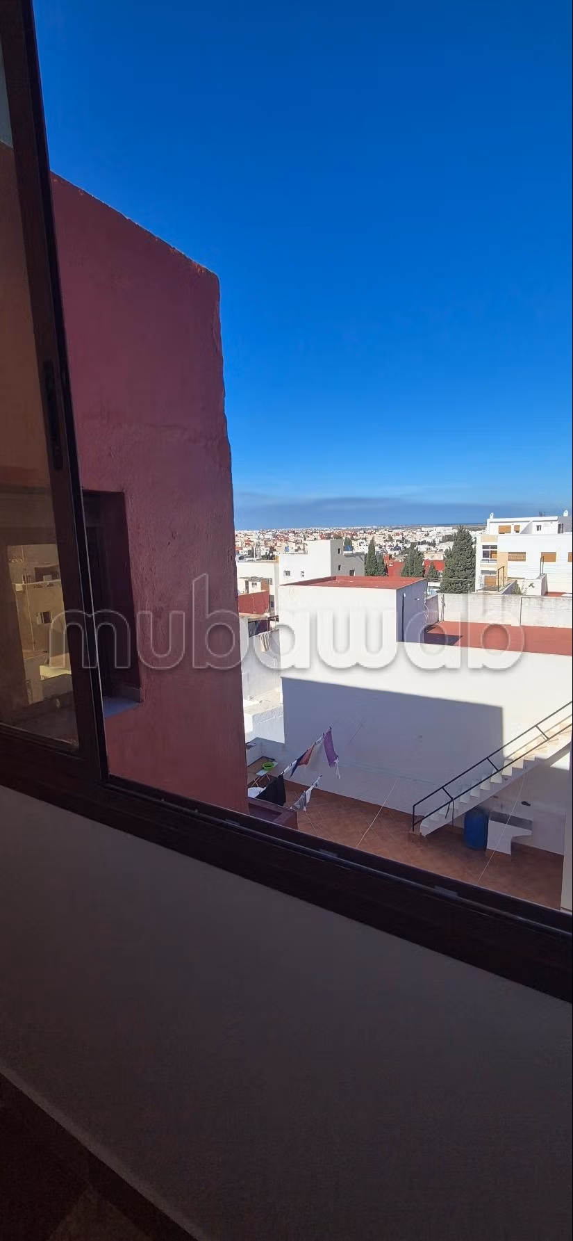 Piso DE 104m² en la RUE AL MJAD / Av. TARGUIST en Tetouan, cerca de la mezquita nueva y al unos paso de Av al MASSIRA Y muy cerca del ROMPOUAN DE ESSO