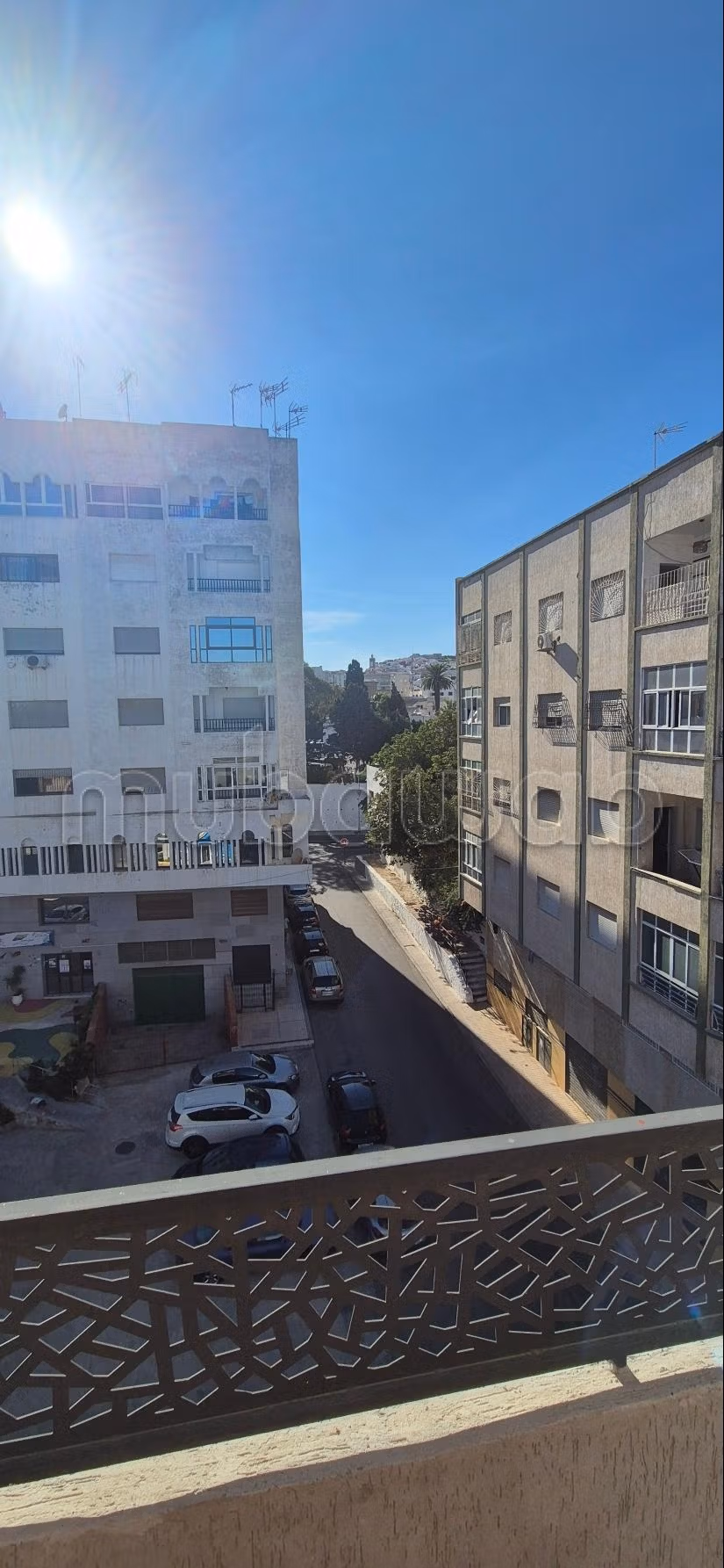 Piso DE 104m² en la RUE AL MJAD / Av. TARGUIST en Tetouan, cerca de la mezquita nueva y al unos paso de Av al MASSIRA Y muy cerca del ROMPOUAN DE ESSO