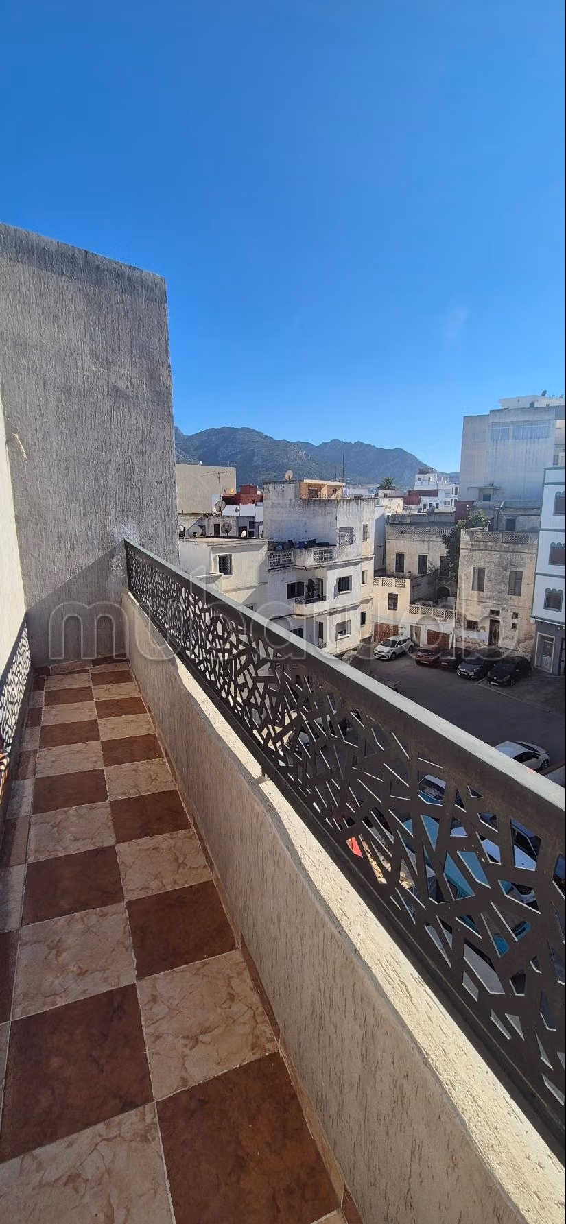 Piso DE 104m² en la RUE AL MJAD / Av. TARGUIST en Tetouan, cerca de la mezquita nueva y al unos paso de Av al MASSIRA Y muy cerca del ROMPOUAN DE ESSO