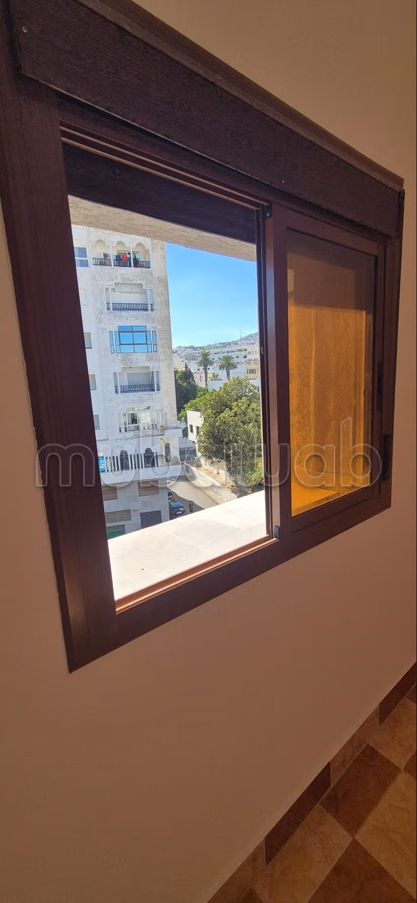 Piso DE 104m² en la RUE AL MJAD / Av. TARGUIST en Tetouan, cerca de la mezquita nueva y al unos paso de Av al MASSIRA Y muy cerca del ROMPOUAN DE ESSO