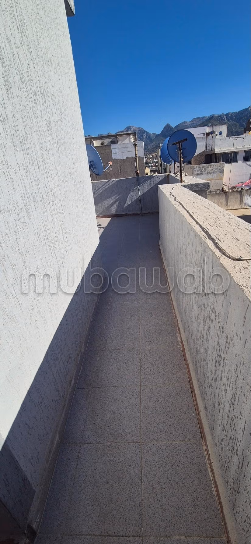 Piso DE 104m² en la RUE AL MJAD / Av. TARGUIST en Tetouan, cerca de la mezquita nueva y al unos paso de Av al MASSIRA Y muy cerca del ROMPOUAN DE ESSO