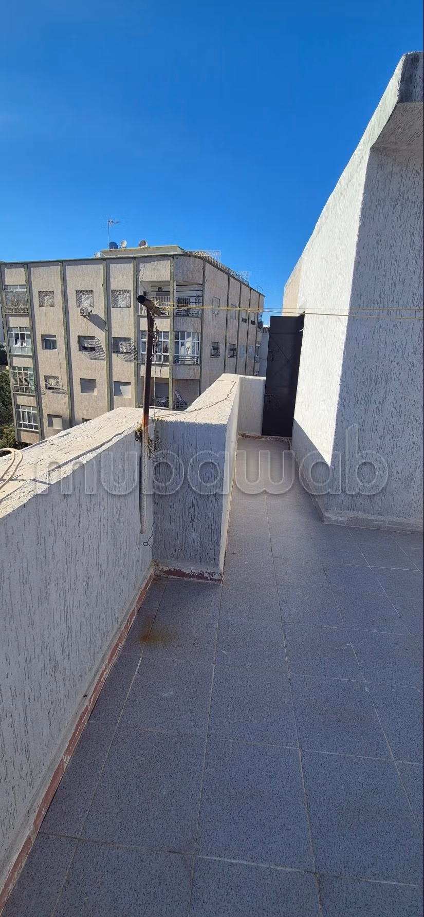 Piso DE 104m² en la RUE AL MJAD / Av. TARGUIST en Tetouan, cerca de la mezquita nueva y al unos paso de Av al MASSIRA Y muy cerca del ROMPOUAN DE ESSO